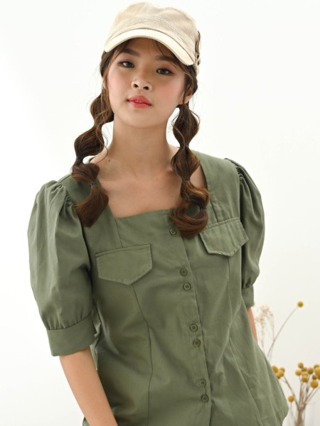 Double pocket square neck shirt